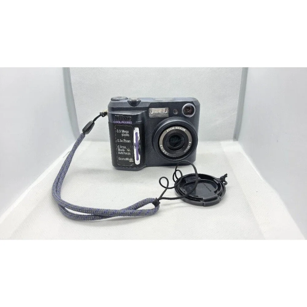 Nikon COOLPIX 880 Compact Digital Camera 3.3MP 2.5x Zoom - Untested/No Battery